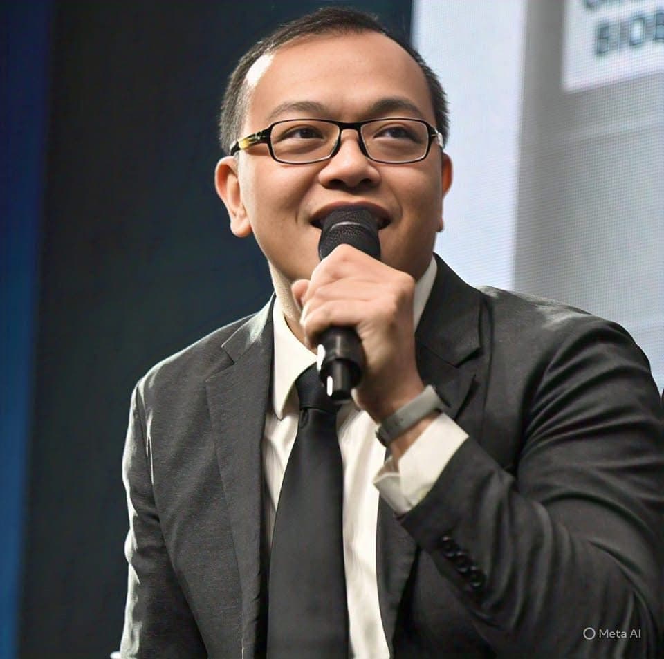 Asst. Prof. Dr. Somponnat Sampattavanich speaking at an event