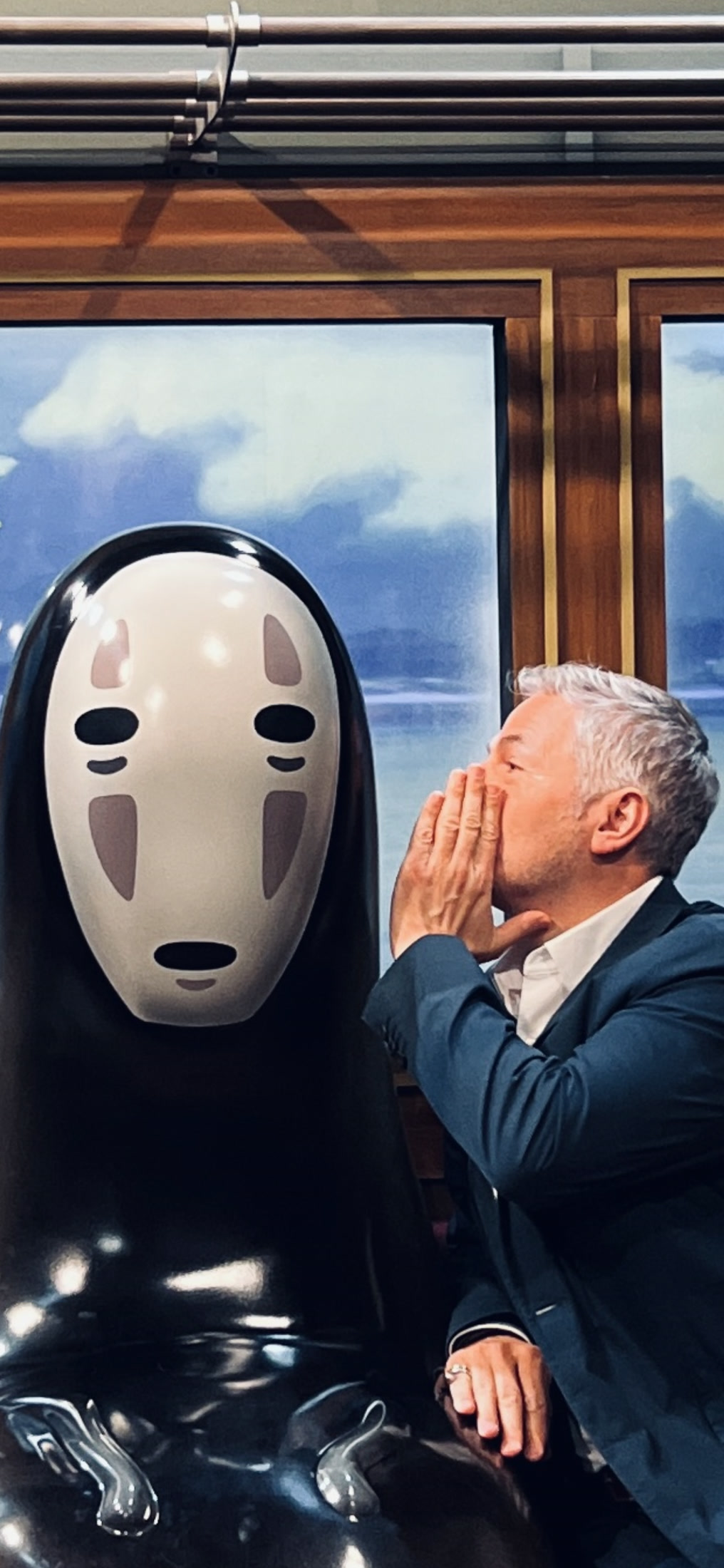 Stéphane Lambert with a symbolic storytelling figure